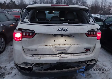 2018 Jeep Compass Latitude 4X4 z USA, uszkodzony, nr VIN 3C4NJDBB7JT112064